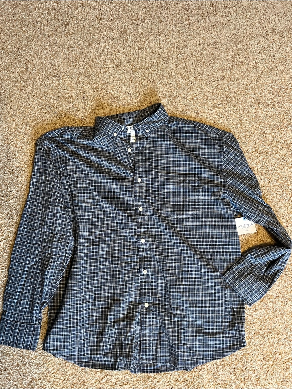 Arizona Jean Company Men's Navy and White Plaid Button-Down Shirt